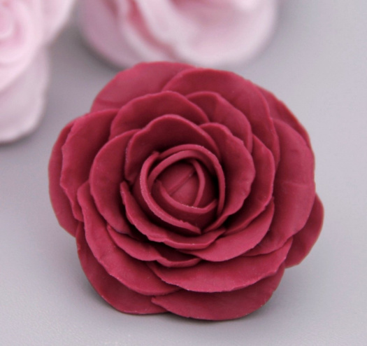 růže.. brož 3,5 cm