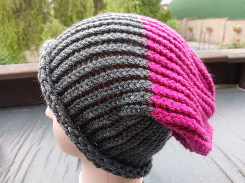 Pletená čepice 2v1 (tmavě šedá a fuchsiová)