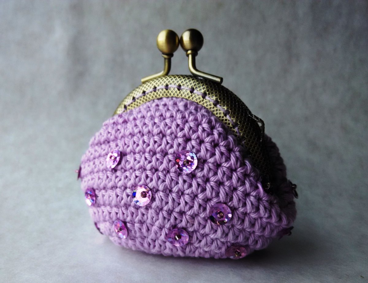 Peněženka s kovovým rámečkem V - lila s flitry