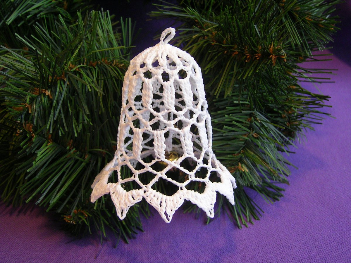 Háčkovaný zvonek, bílý č.1