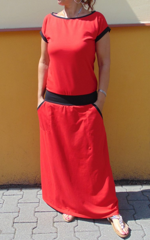 Dlouhé šaty - červené s lodičkovým výstřihem (bavlna)