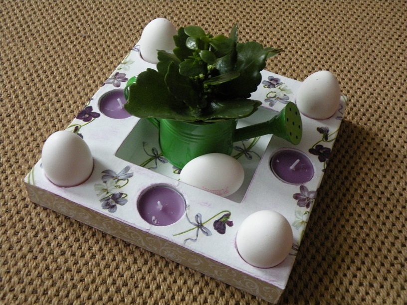 Svícen nebo stojánek na vejce??hranatý,fialky