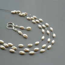 Smetanová perličková rýže - třířadý náhrdelník 