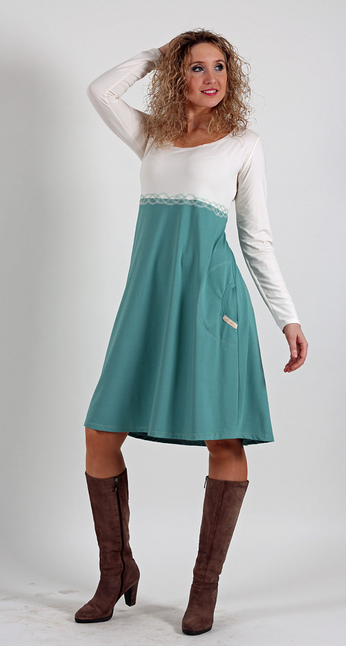 Zvonové smetanovomentolové šaty