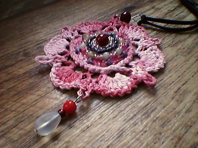 Náhrdelník... Květ šípkového keře