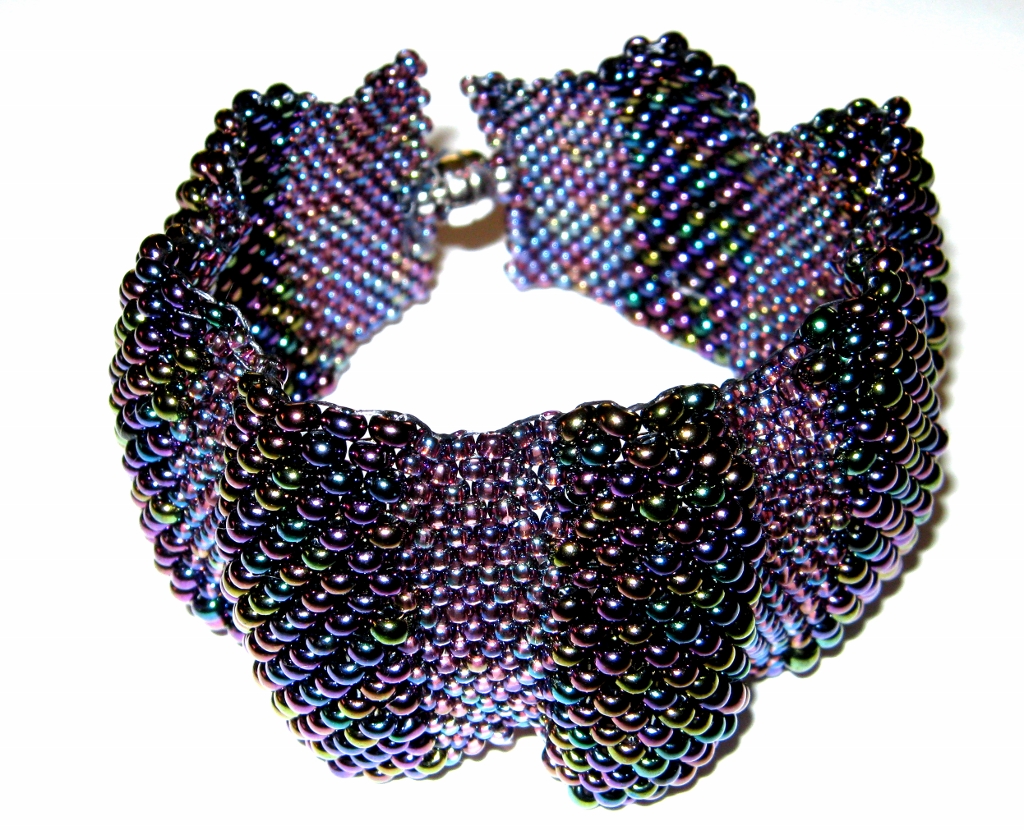 Náramek Iris fialkový.