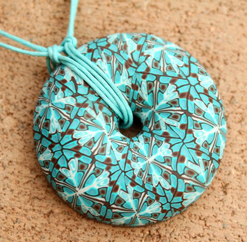 vzorovaný náhrdelník - donut