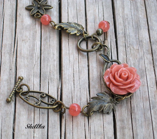 Náramek s růžičkou