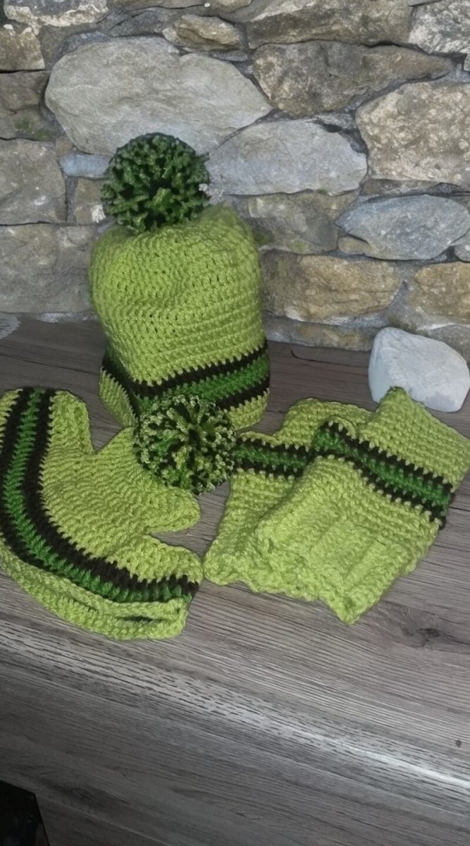 Háčkovaný set pro koně a jezdce