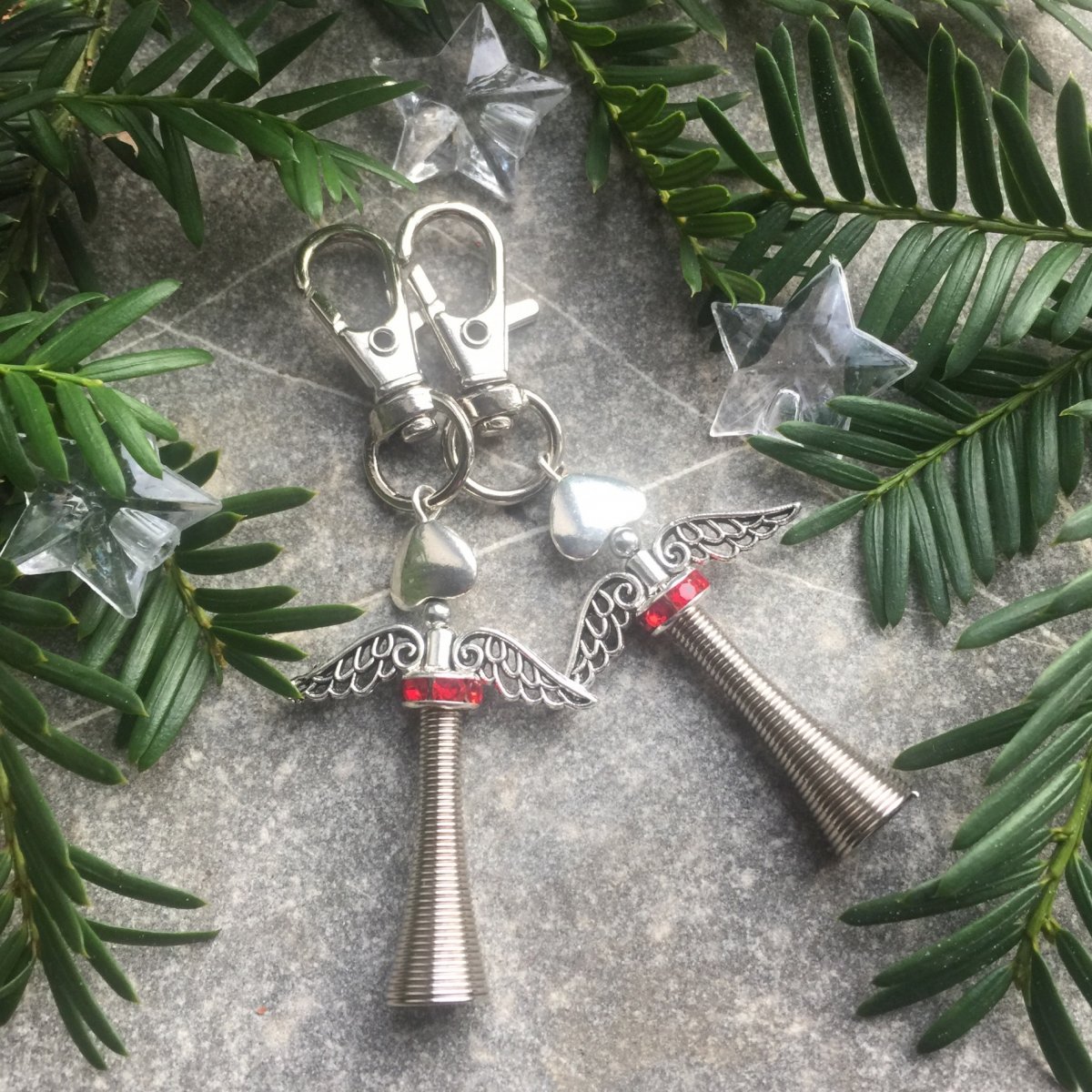 Andělka s červenou rondelkou