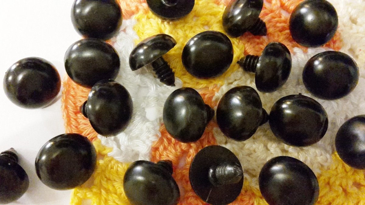 oči černé 18mm  OKO029