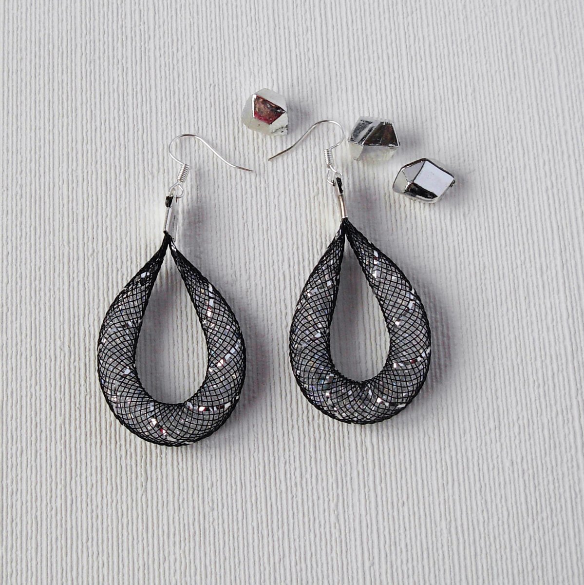 Náušnice černá dutinka (886)