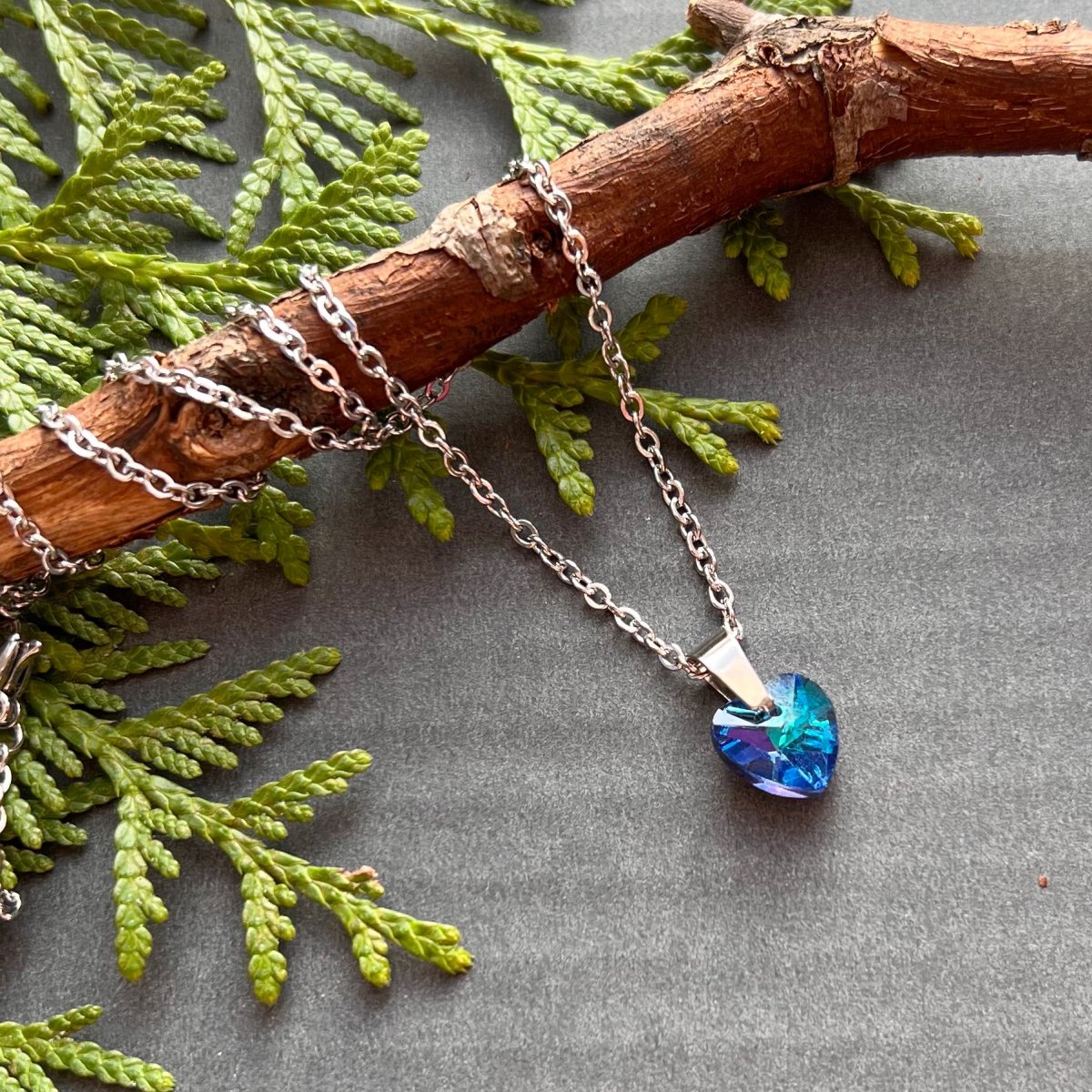 Řetízek s modrým srdíčkem 02 - S.Steel