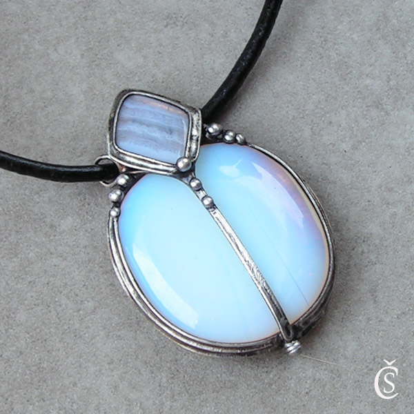 Scarabeus - Opalit, Chalcedon