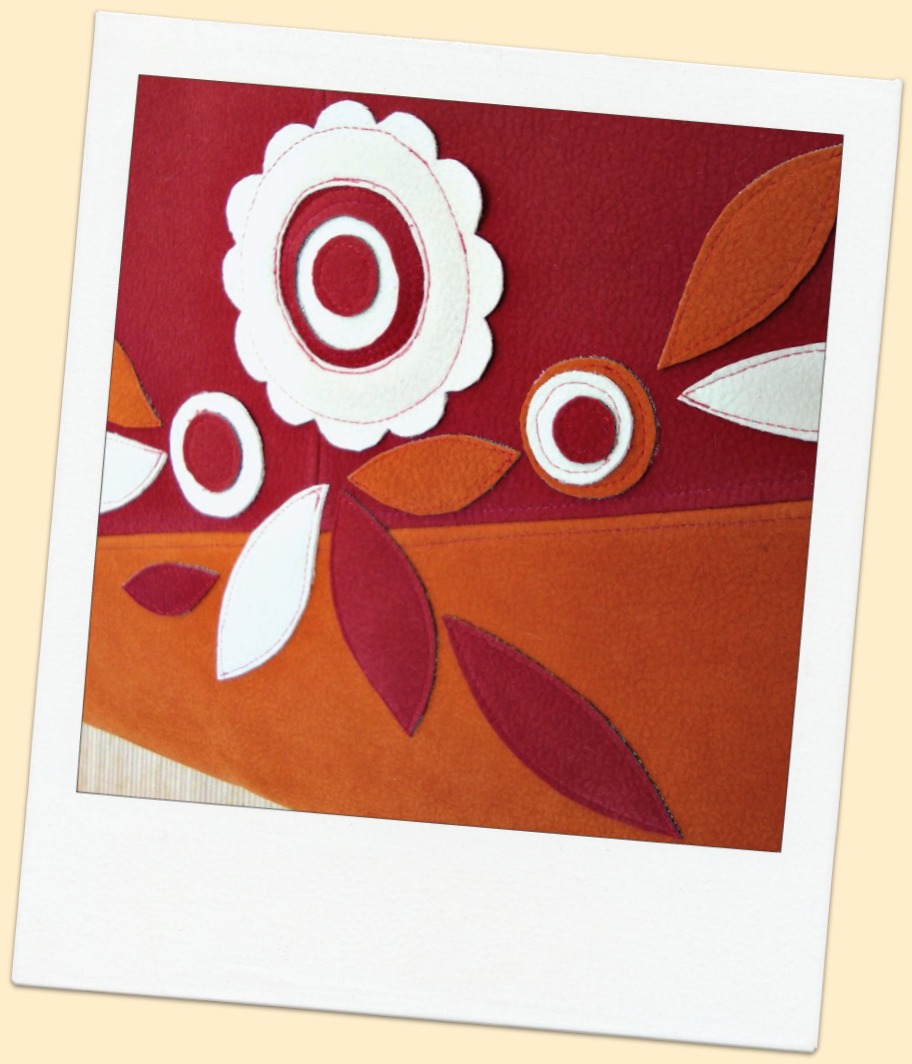 Retro kytka na kabelce