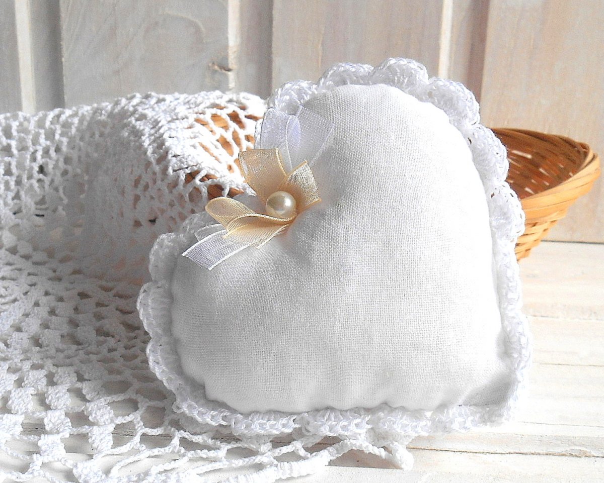 Bílé srdíčko s perličkou