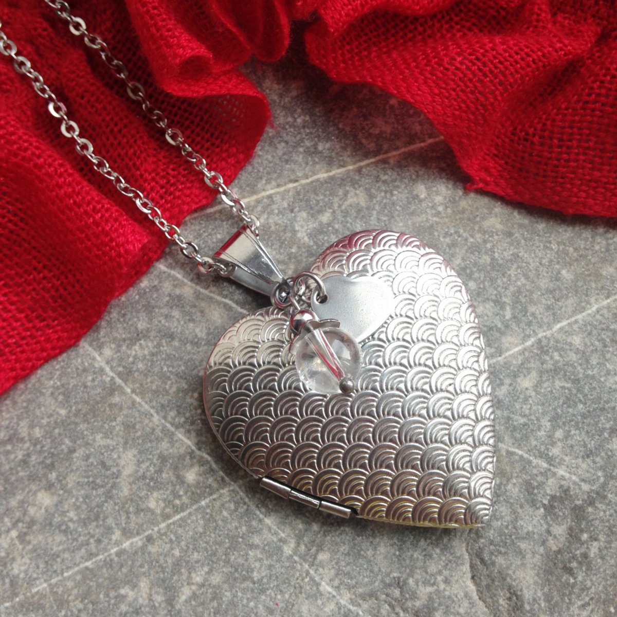 Medailonek s křišťálem - S.Steel