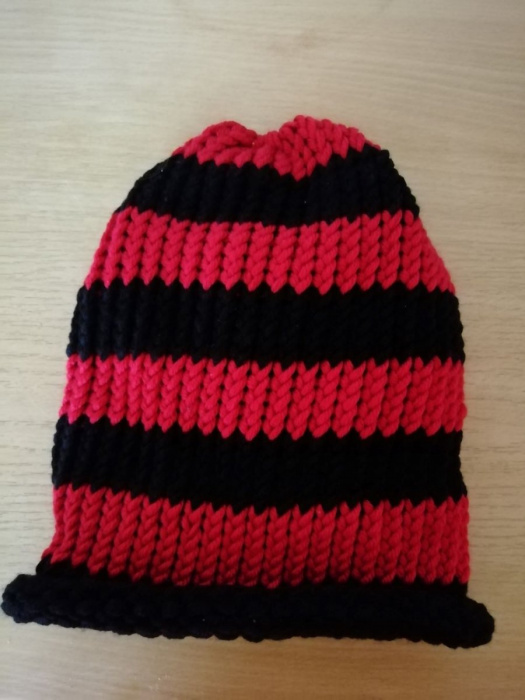 Pletená čepice 2v1 (tmavá červená + černá)