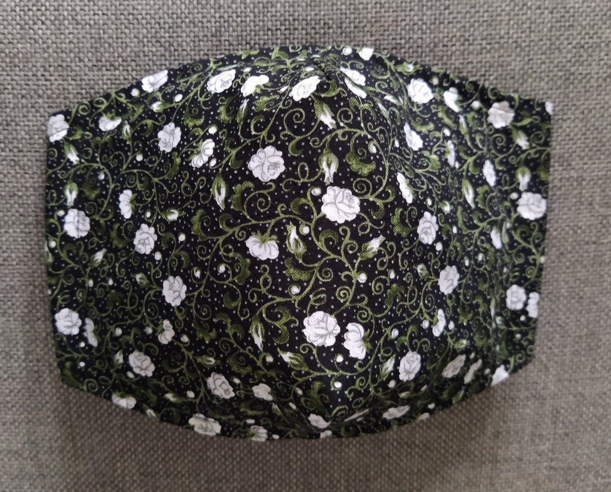 Rouška Designová Něžné růžičky bílé