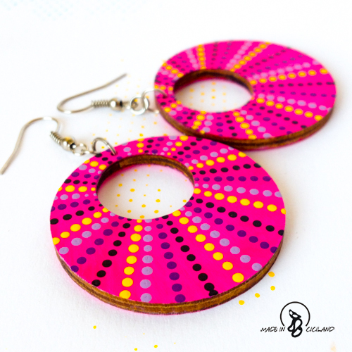 Neónová pink puntíkatá smršť