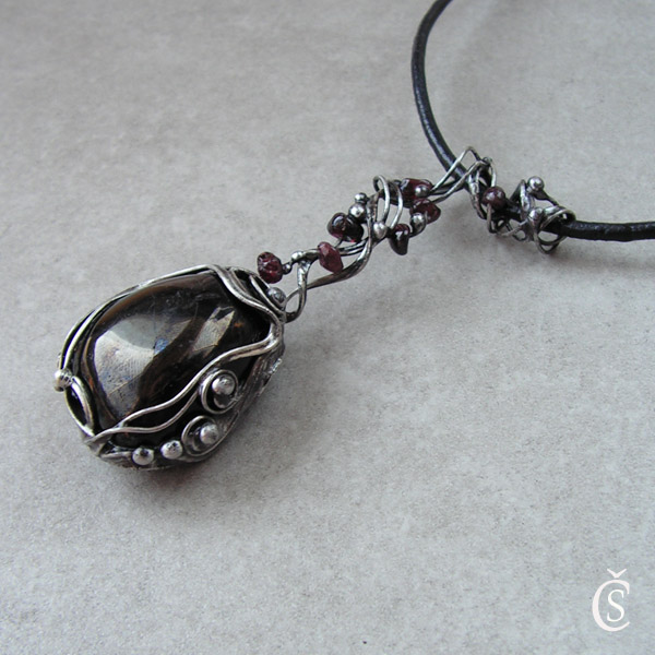 Rapsodie - Gagát, Granát