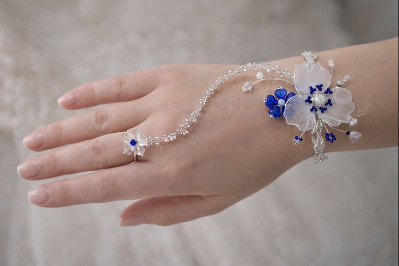Svatební náramek s prstýnkem | Ručně vyráběný květinový šperk