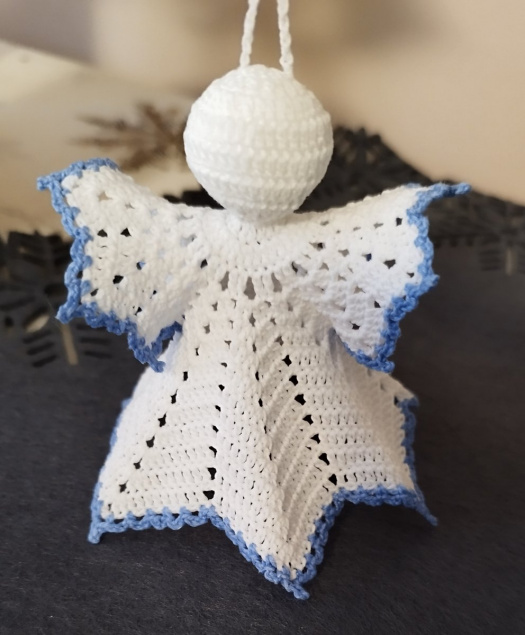 Andílek háčkovaný