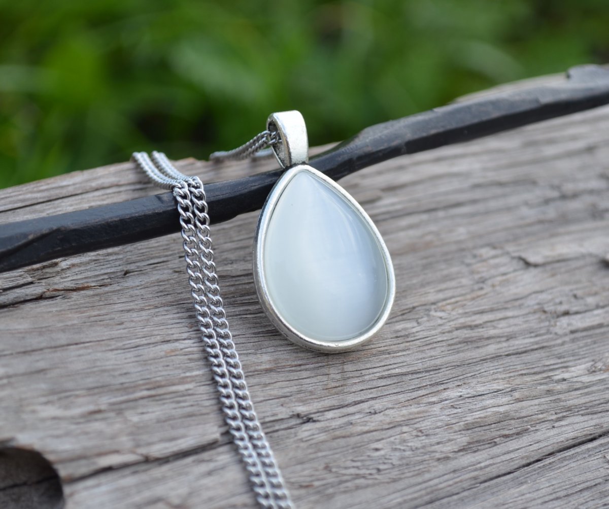 Náhrdelník Bílá slza