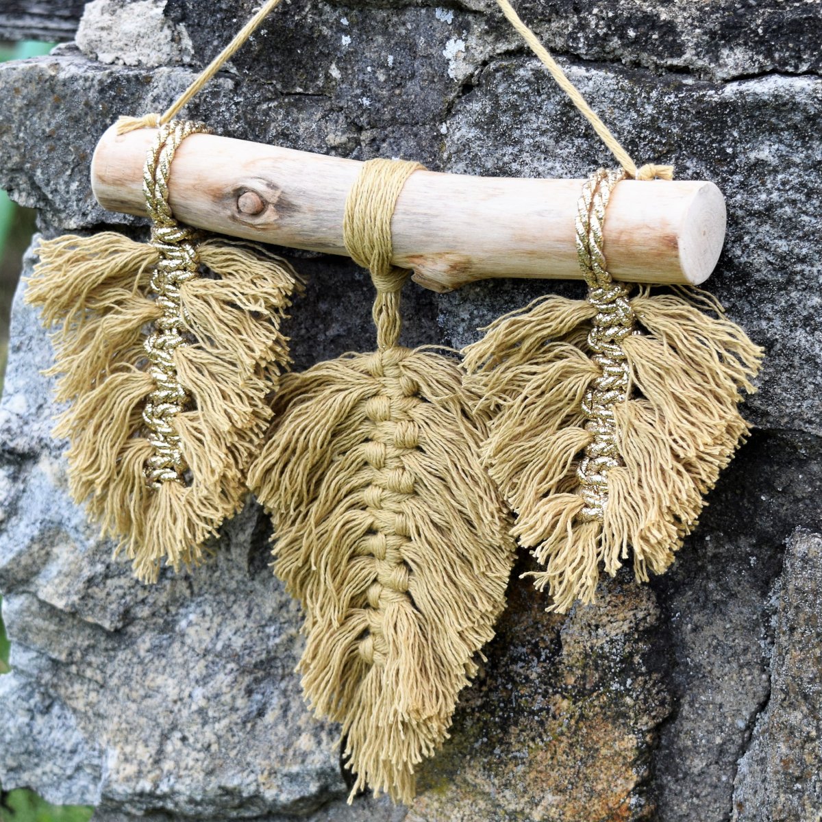 S pozlacenými peříčky