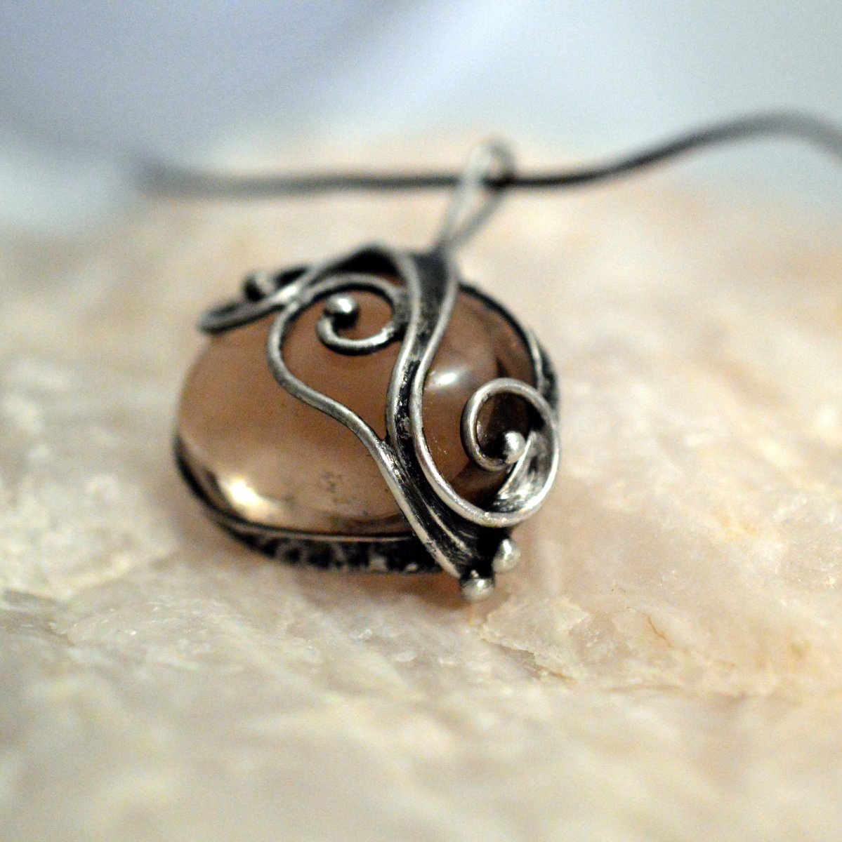 V kouřovém nádechuz