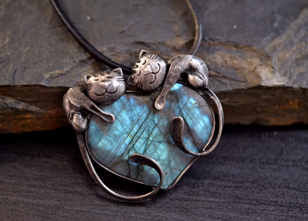 Ospalá koťata - labradorit