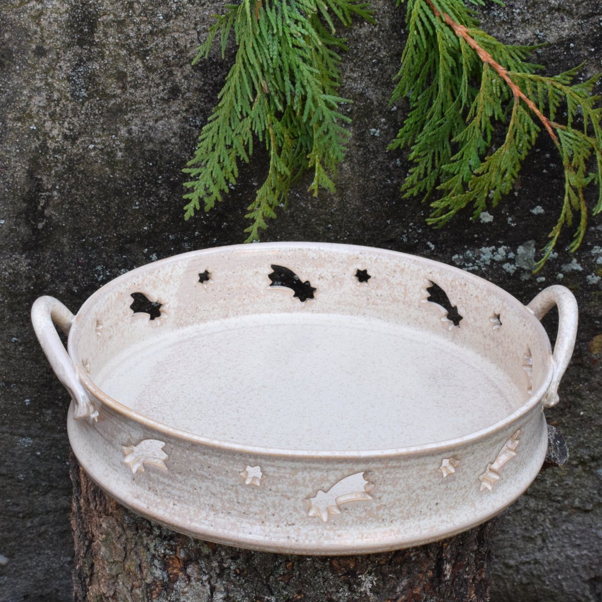 Béžový tác na cukroví