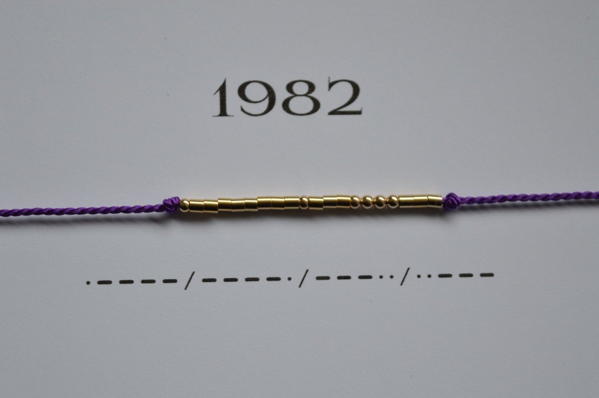 ročník/rok - zakódovaný náramek (zlatá barva)