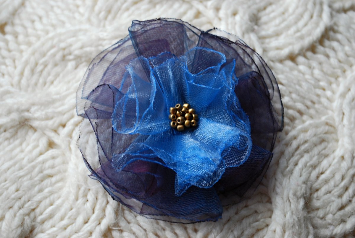 Brož modrá s korálky