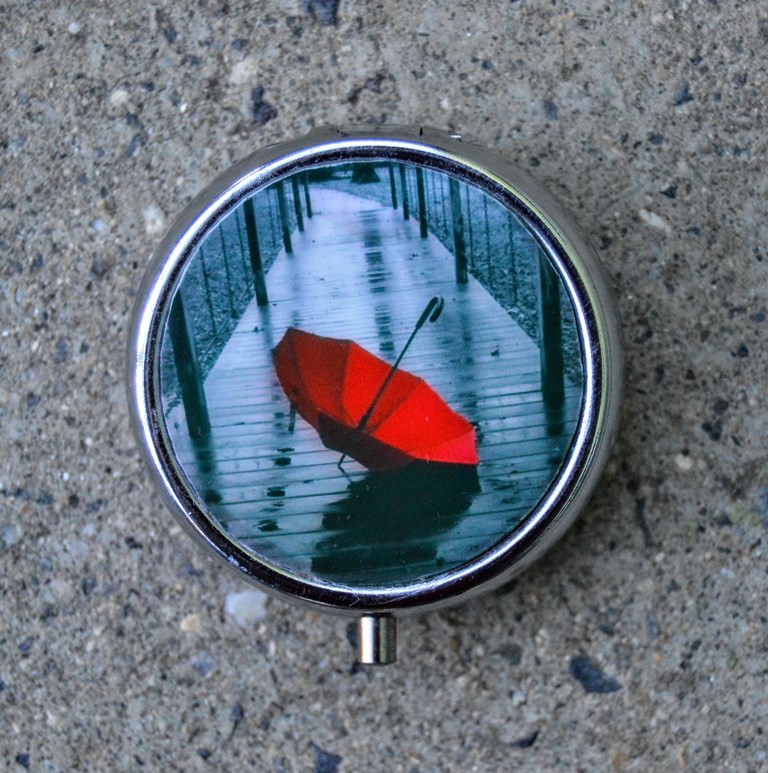 Červený deštník - lékovka nejen na léky