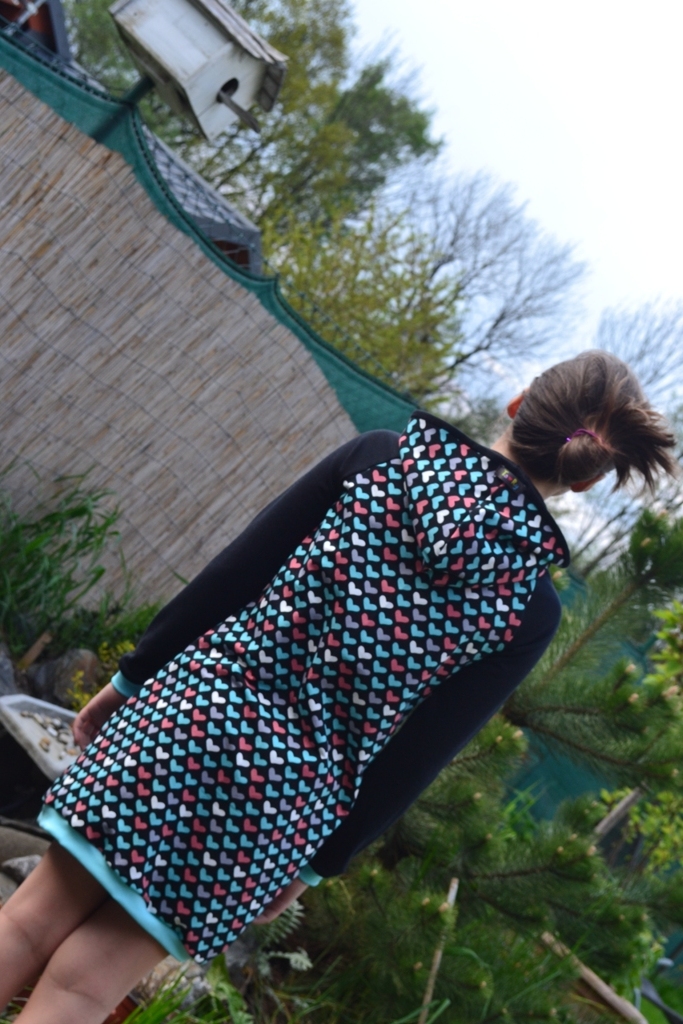 Veselé dívčí šatičky - srdíčka :)