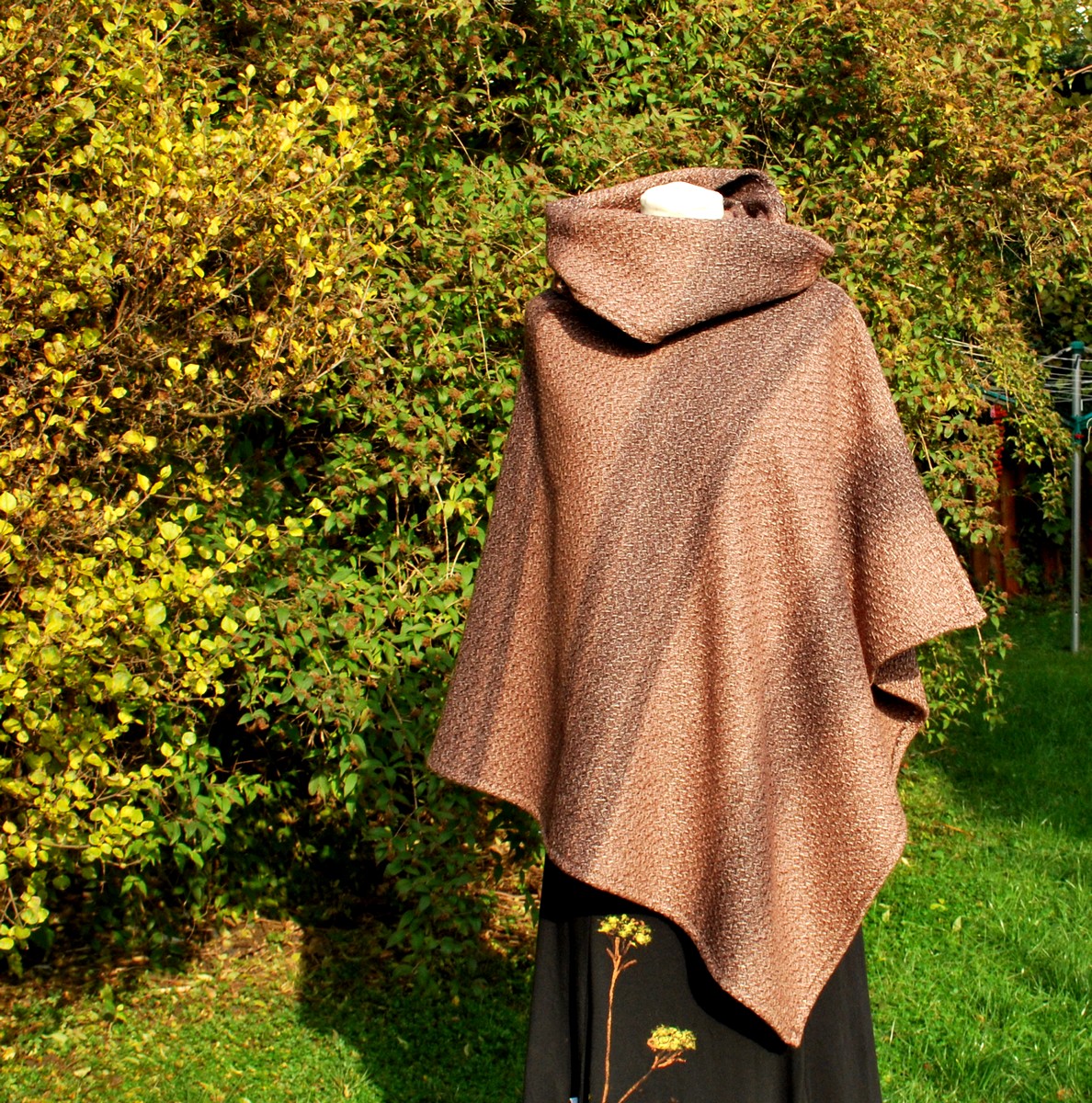 V úhlopříčných pruzích plus nákrčník