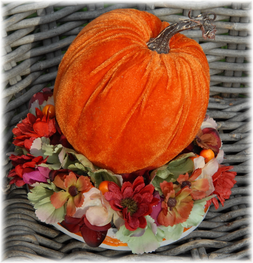 Barevná podzimní dekorace s dýní 