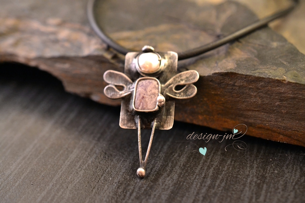 Medailonek s andílkem