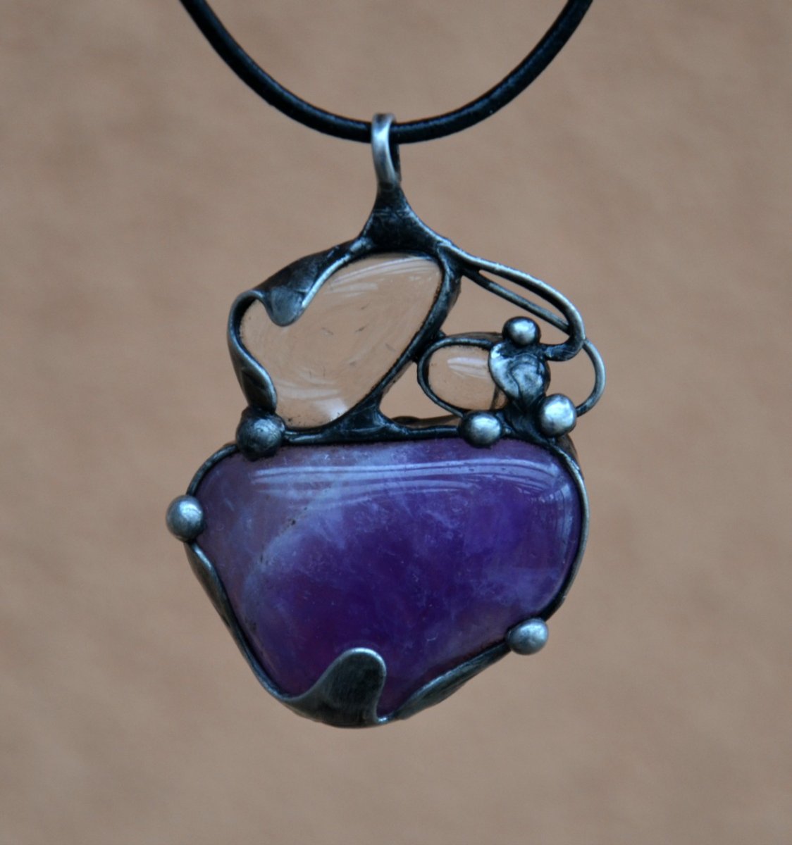 Ve fialovém - ametyst, křišťál