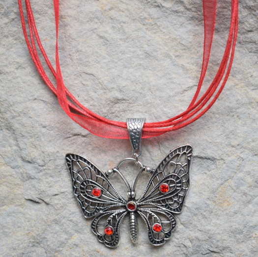 Motýl v červeném - náhrdelník