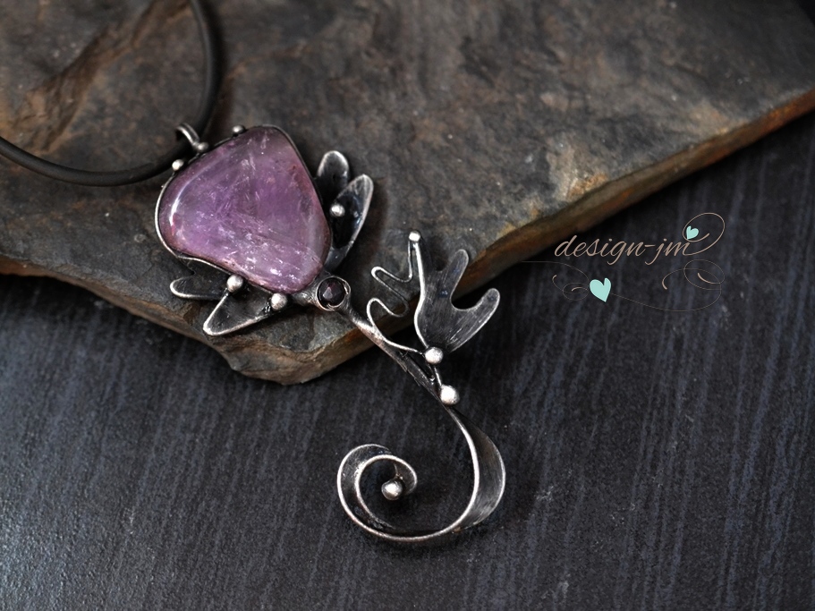 Ametystová květina