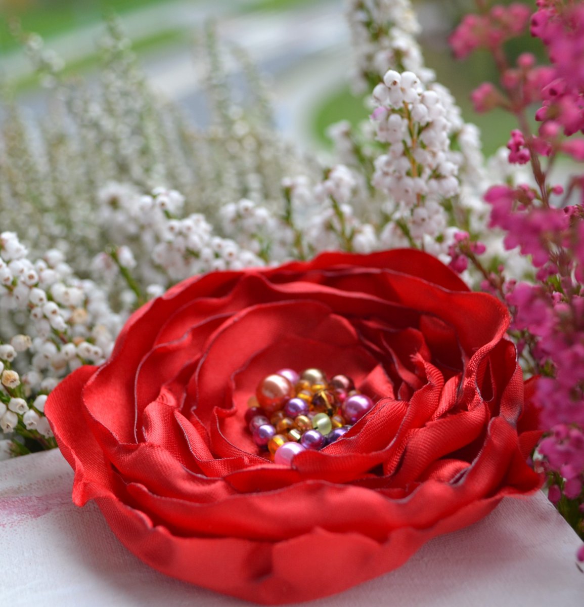 Brož i květ do vlasů Magdalena