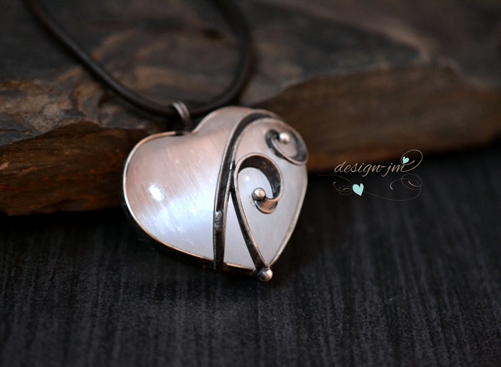 Srdíčko ze selenitu