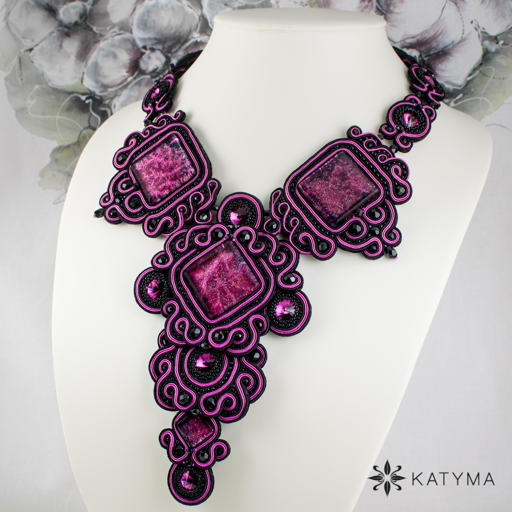 Náhrdelník třpytivá fuchsie