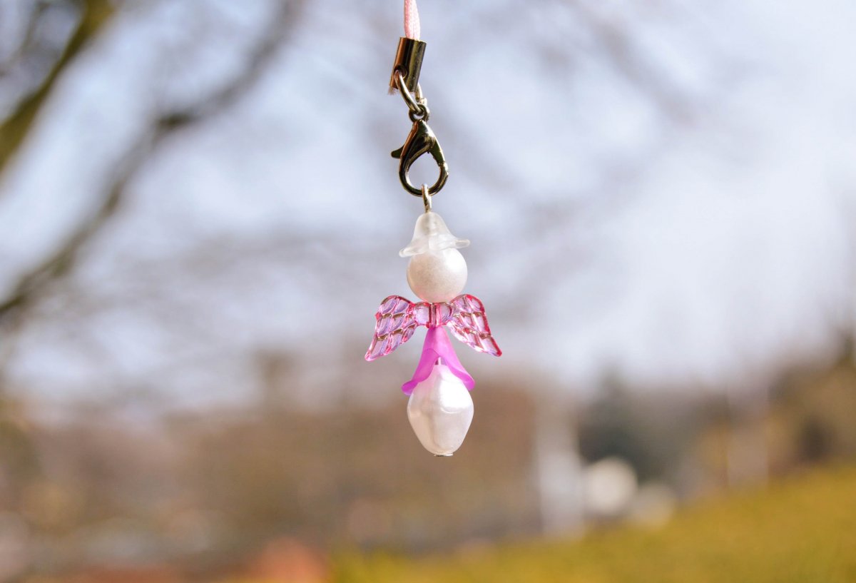 Fialkový andělíček - přívěšek na kabelku