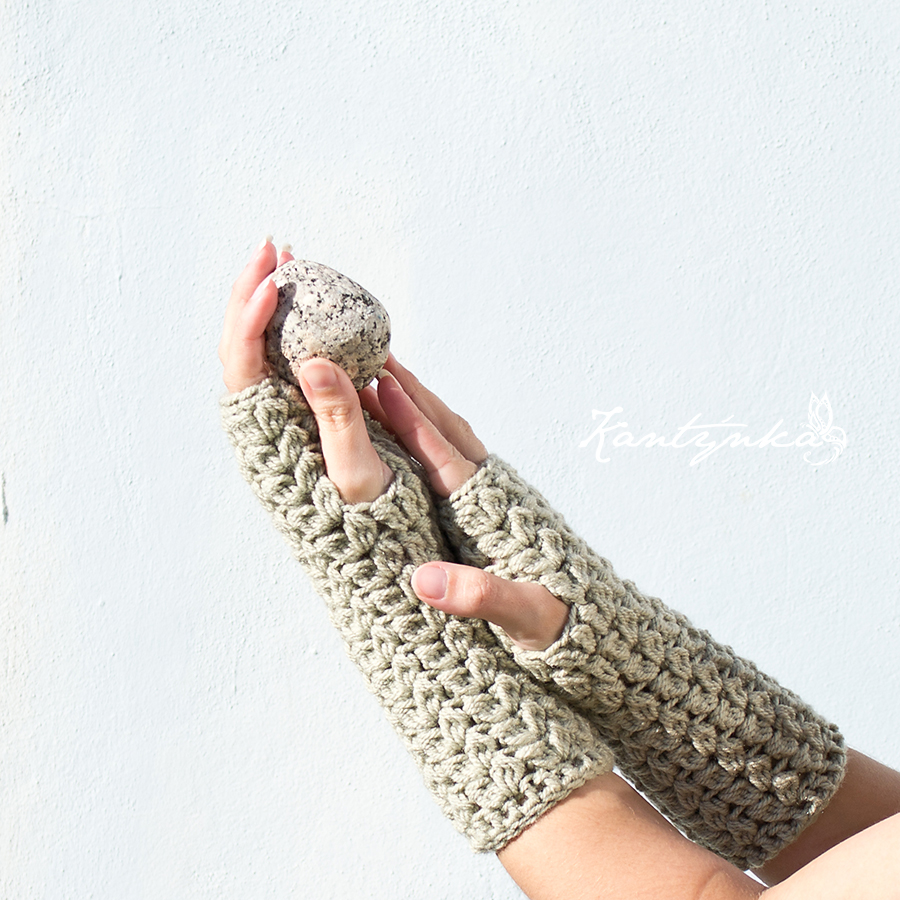 Béžové návleky na ruce