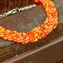 Pletený cop oranžový - náhrdelník