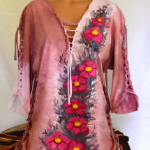 Růžové prostříhané tričko s květy