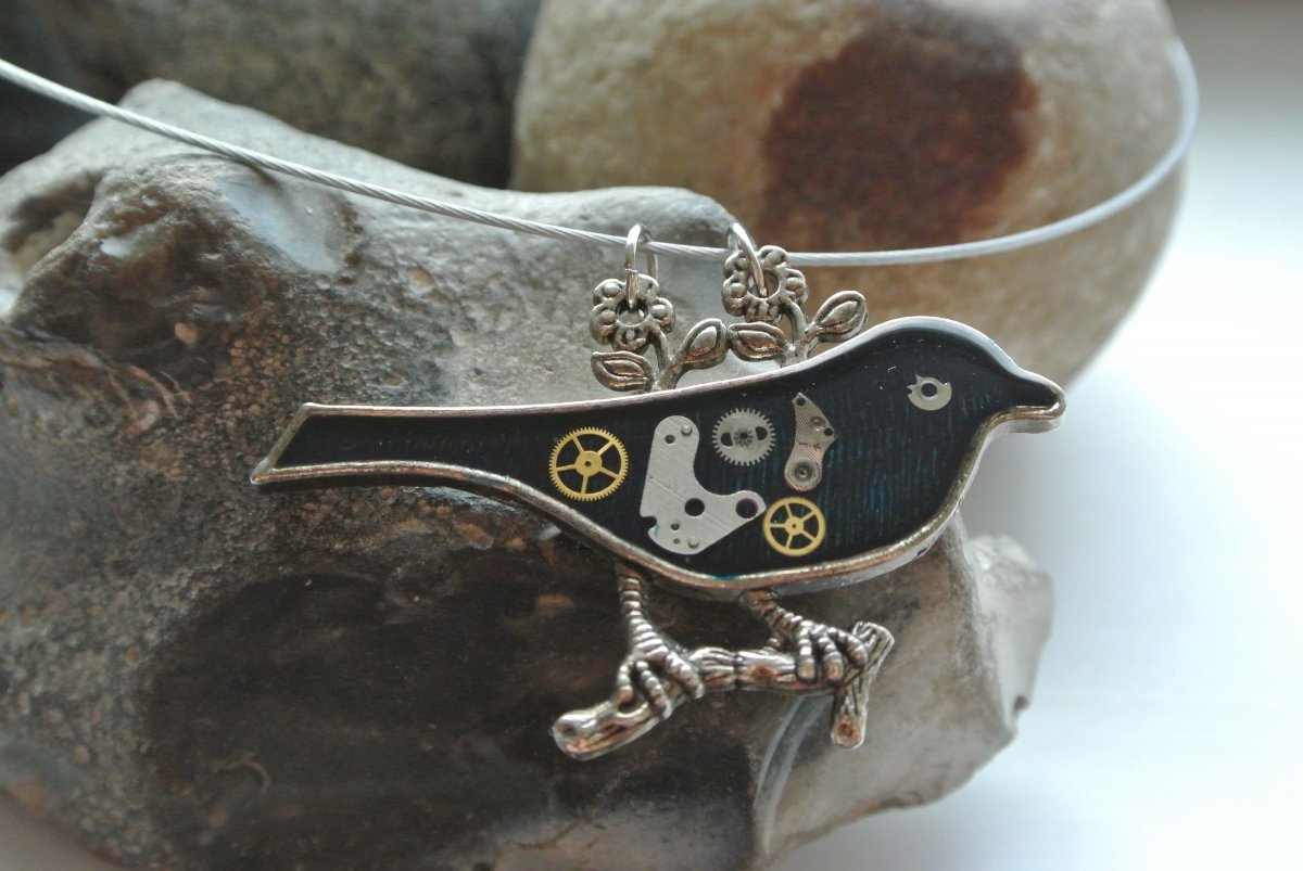 Steampunkový náhrdelník s ptáčkem - modrá